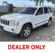 2007 Jeep Grand Cherokee 4x4 4-Door Sport Utility Vehicle Runs & Moves) (Missing Side Mirror & Rear 