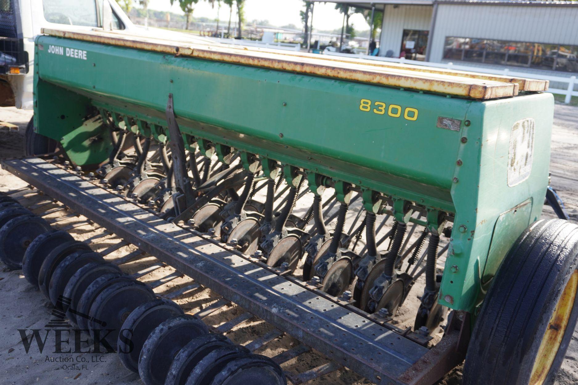 JOHN DEERE 8300 SEEDER