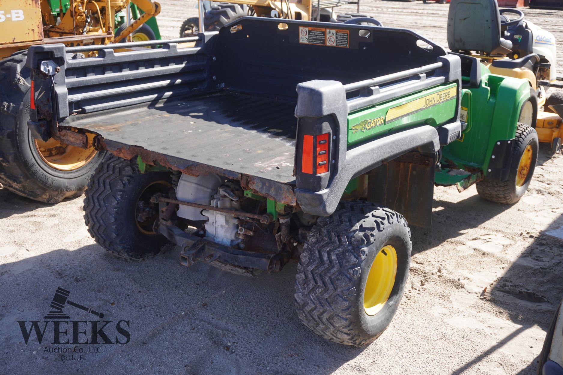 JOHN DEERE GATOR (R)