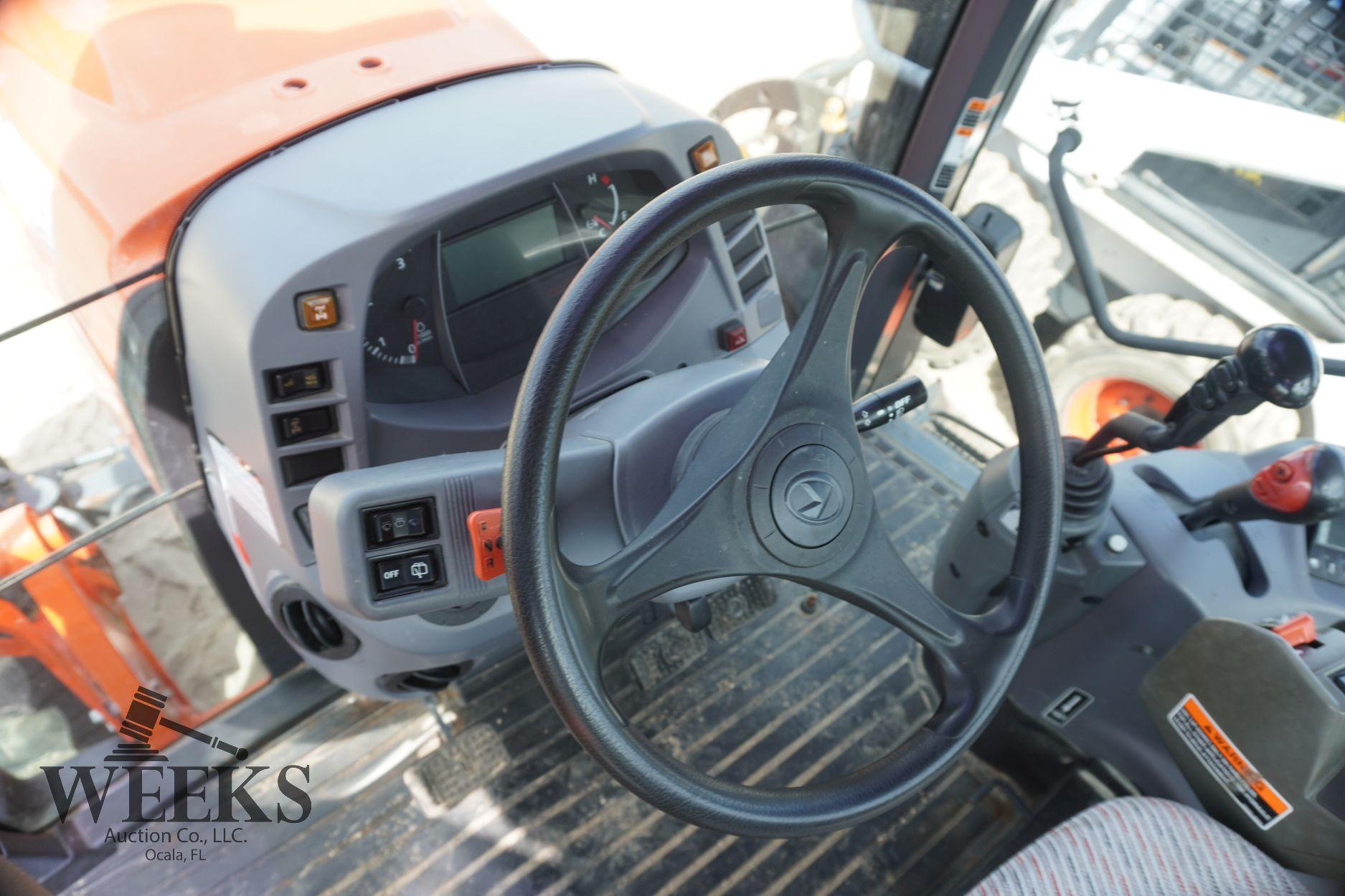 KUBOTA M611 CAB 4WD