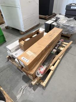 PALLET OF ASSORTED LIGHTING FIXTURES