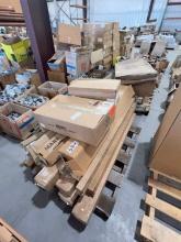 PALLET OF ASSORTED LIGHTING FIXTURES