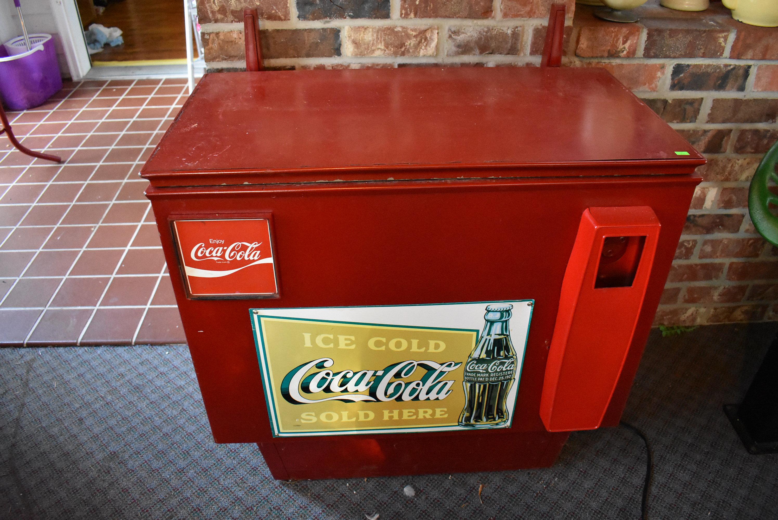 COCA COLA VINTAGE CHEST COOLER