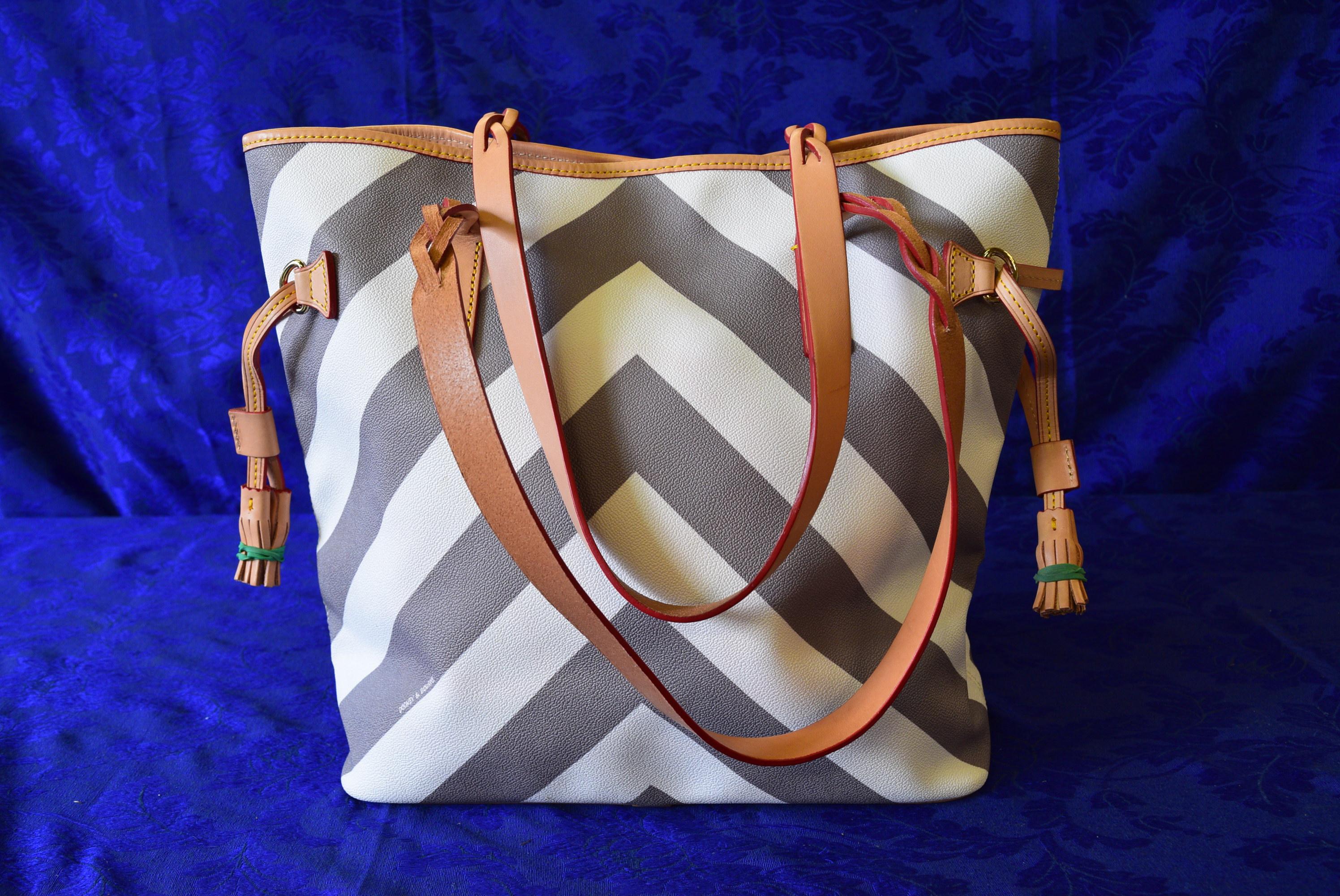 GRAY & WHITE DOONEY & BOURKE PURSE!