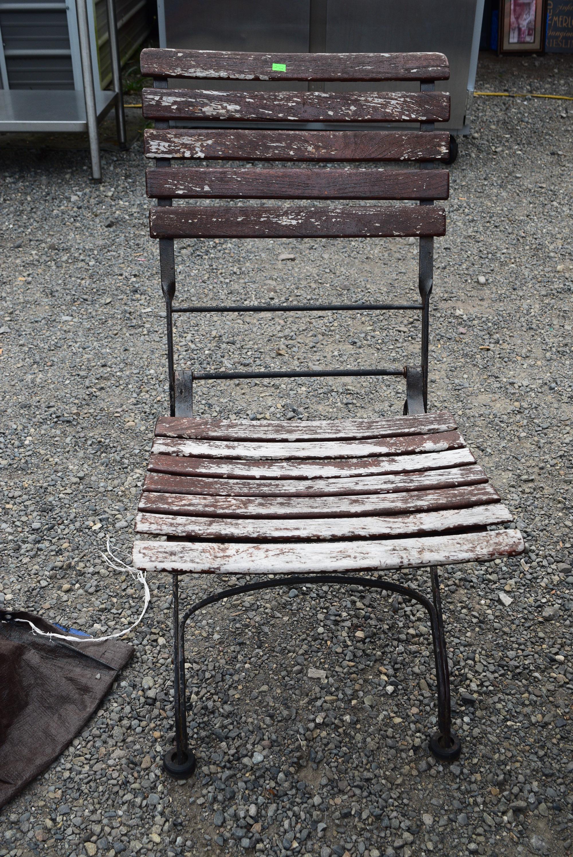 OUTDOOR TABLE AND CHAIRS!