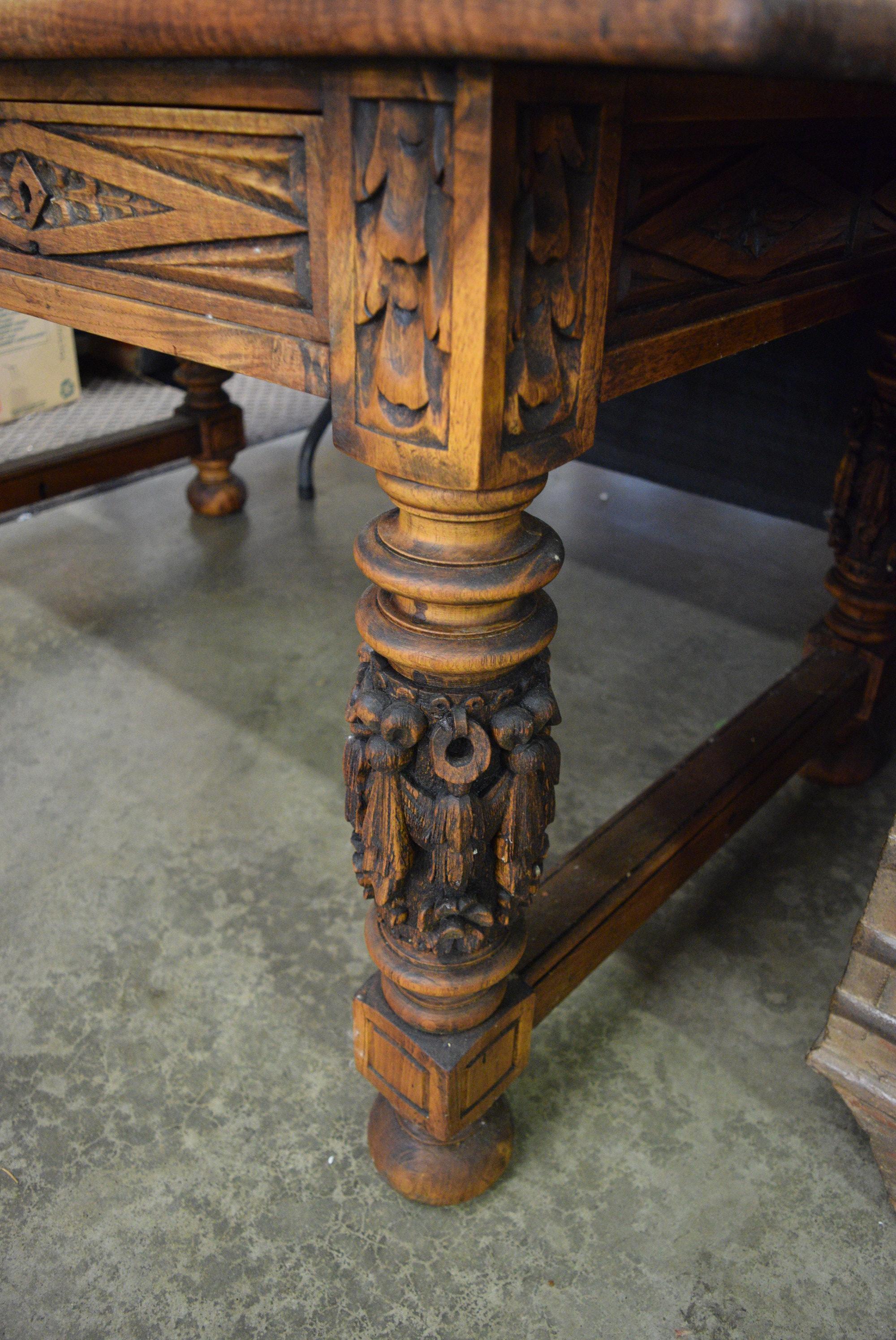 BEAUTIFUL HANDCARVED WOODEN TABLE!
