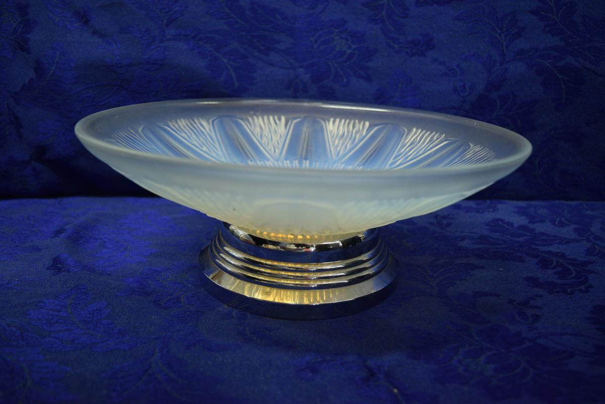 WILLIAM ADAMS OPALESCENT CENTER BOWL!