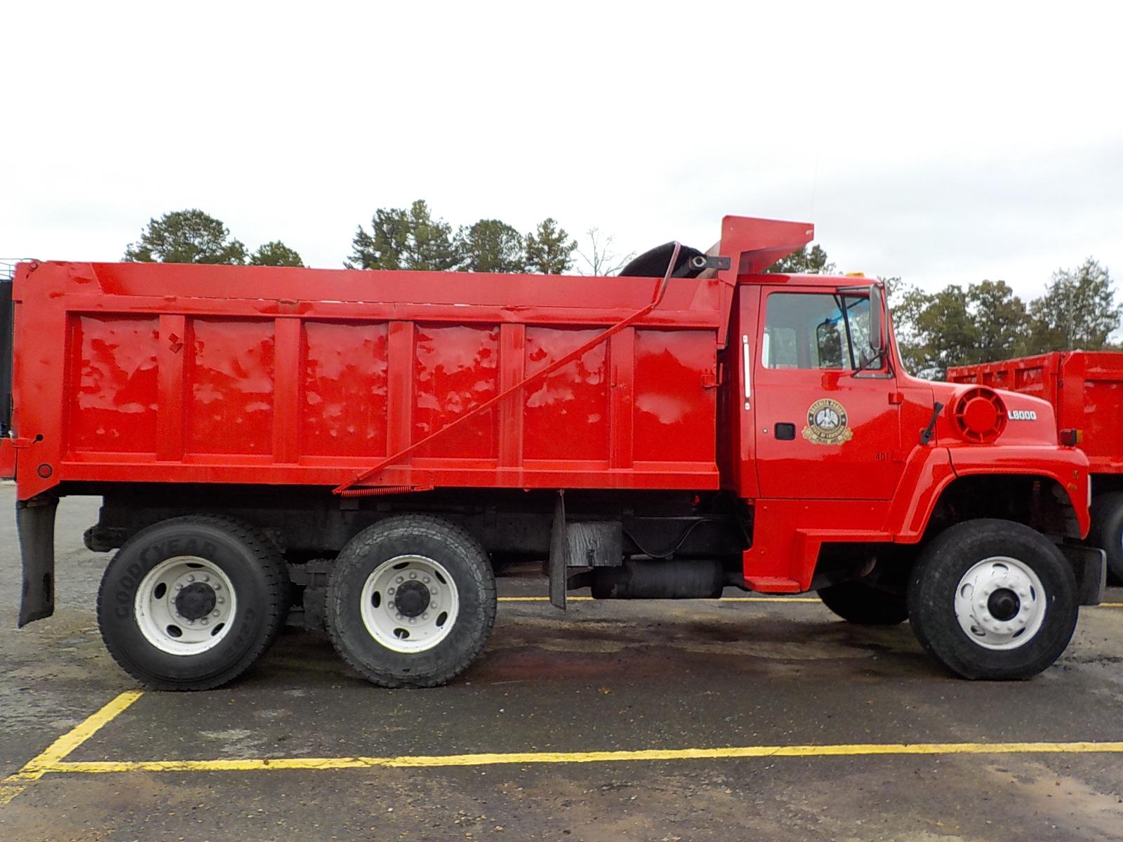 1996 FORD LS8000 DUMP TRUCK