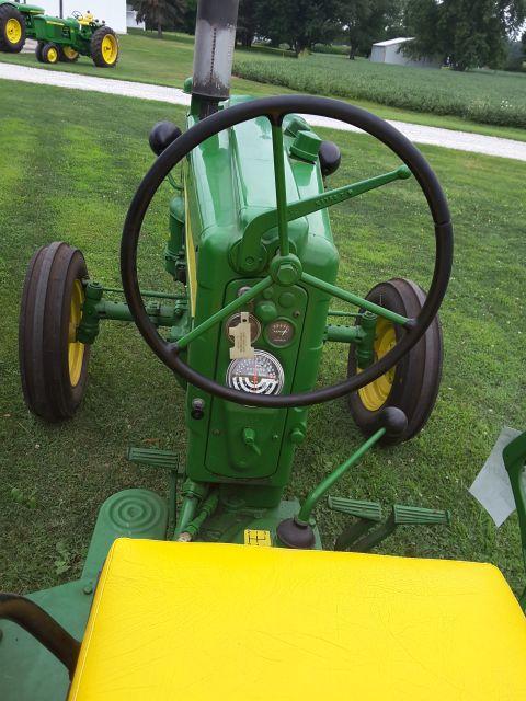 John Deere 1956 420-u Gas