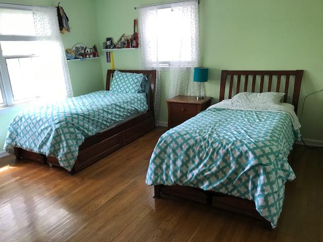 Pair of matching twin cherry trundle beds with mattresses, (2) 5 drawer chest of drawers & stand