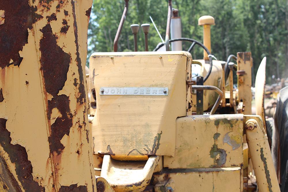 JOHN DEERE 440 LOADER BACKHOE, GAS ENGINE, 24" REAR BUCKET, 5' FRONT BUCKET, SERIAL #455375, RUNS BU