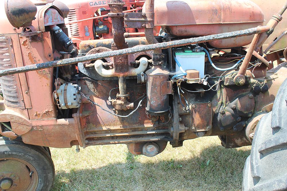 CASE SC NARROW FRONT GAS TRACTOR, SOME SHEET METAL MISSING AND HAS NOT RUN FOR A LONG TIME