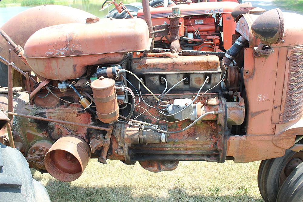 CASE SC NARROW FRONT GAS TRACTOR, SOME SHEET METAL MISSING AND HAS NOT RUN FOR A LONG TIME