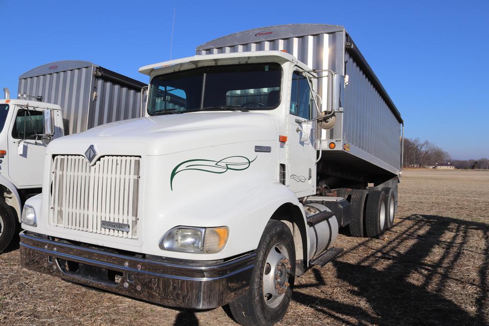 1998 INTERNATIONAL 9100 CUMMINS DIESEL TANDEMN AXLE GRAIN TRUCK