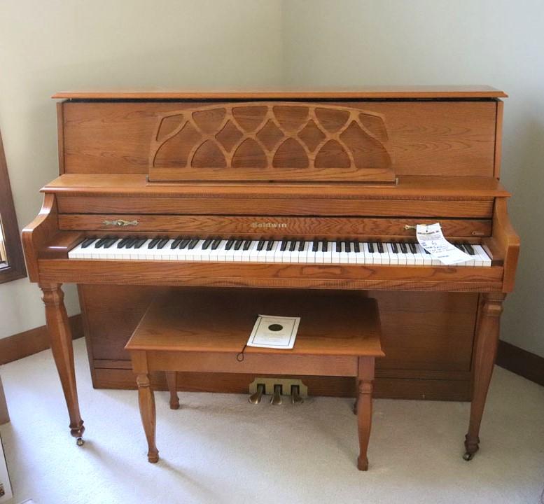 BALDWIN PIANO & BENCH