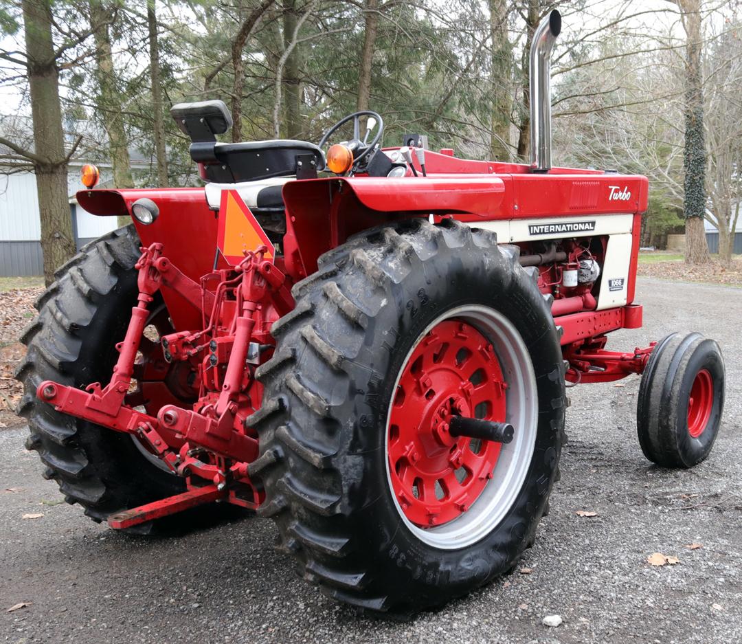 EXCELLENT INTERNATIONAL 1066 WIDE FRONT TURBO DIESEL TRACTOR