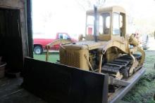 1947 INTERNATIONAL T-9 GAS DOZER APPROXIMATE 7' BLADE OVERALL ENGINE W/ VERY FEW HOURS  STRAIGHT BLA