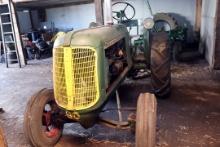OLIVER 60 4 CYLINDER WIDE FRONT STANDARD GAS TRACTOR FLAT SPOKED WHEELS, SOME DAMAGE ON FENDERS BUT 