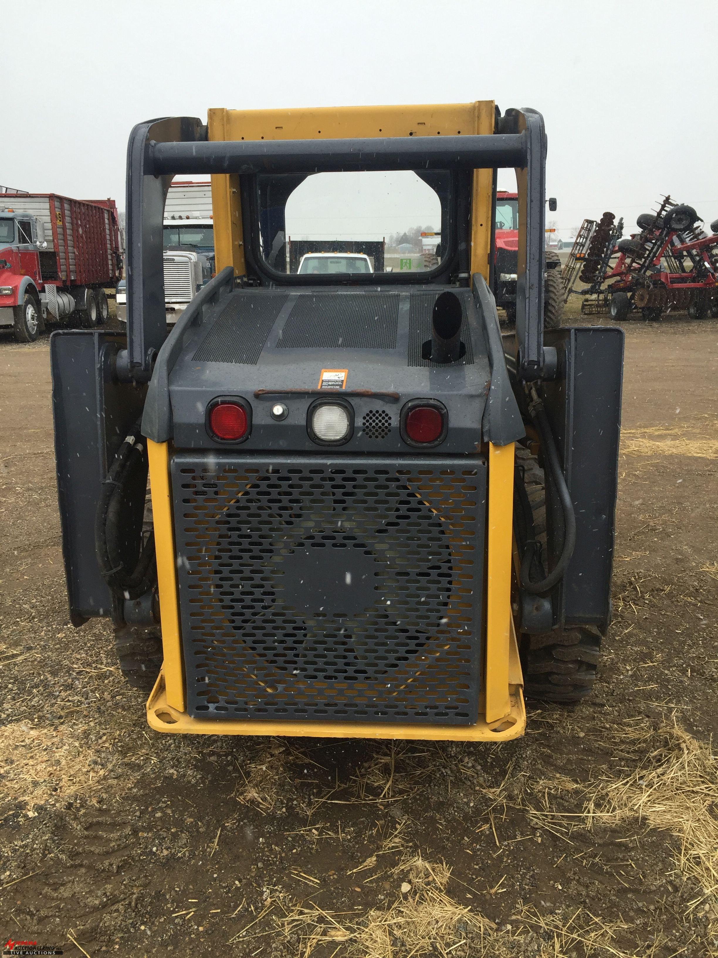 2010 JOHN DEERE 318D RUBBER TIRE SKID STEER, AUX HYDRAULICS, 10-16.5 TIRES,