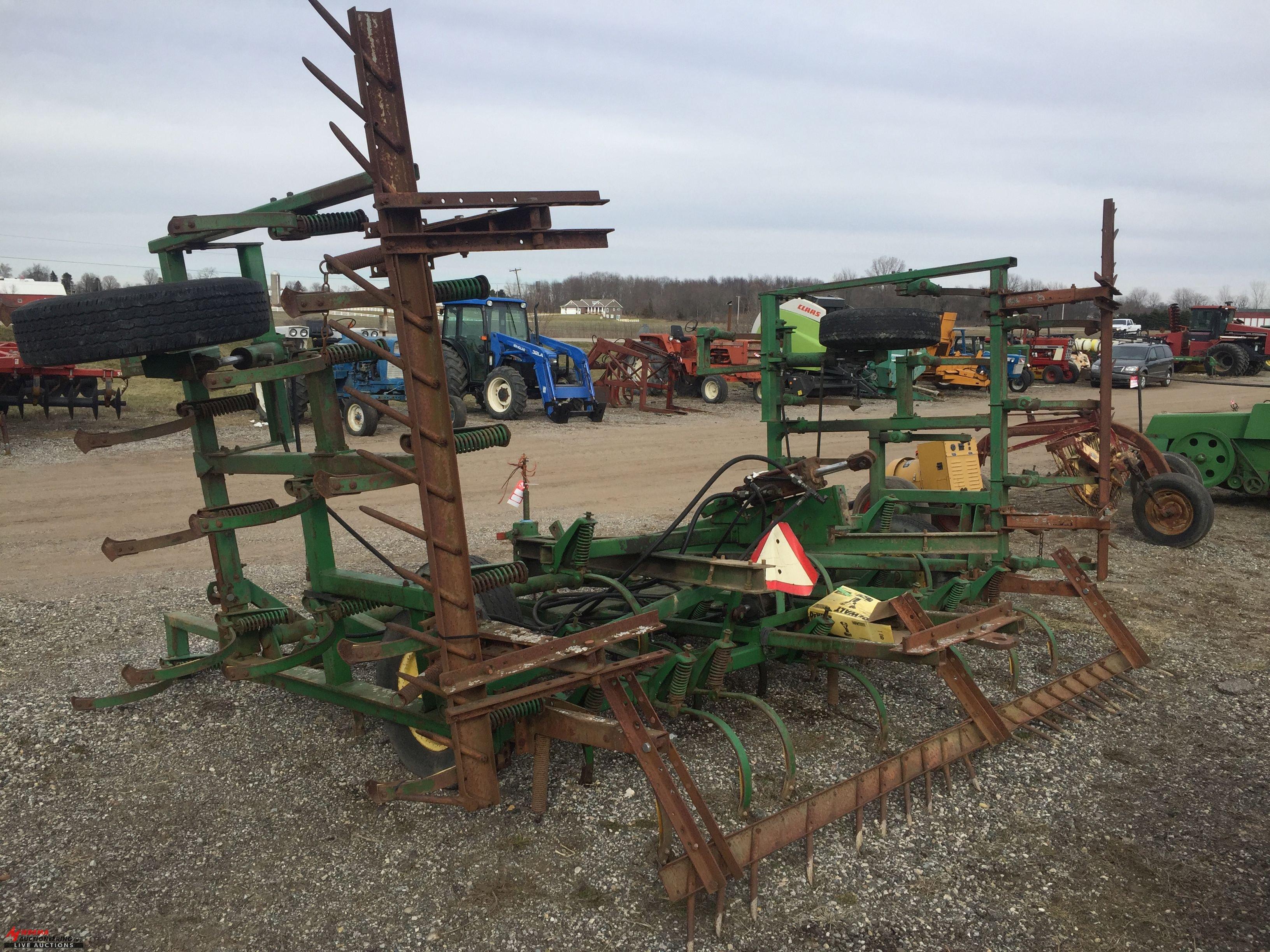 JOHN DEERE E1000 FIELD CULTIVATOR, WING FOLD, HITCH IS UNBOLTED (29312)