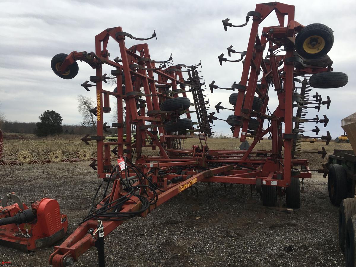 SUNFLOWER 5054-46 FIELD CULTIVATOR, WING FOLD, 5-BAR SPIKE TOOTH DRAG, REAR