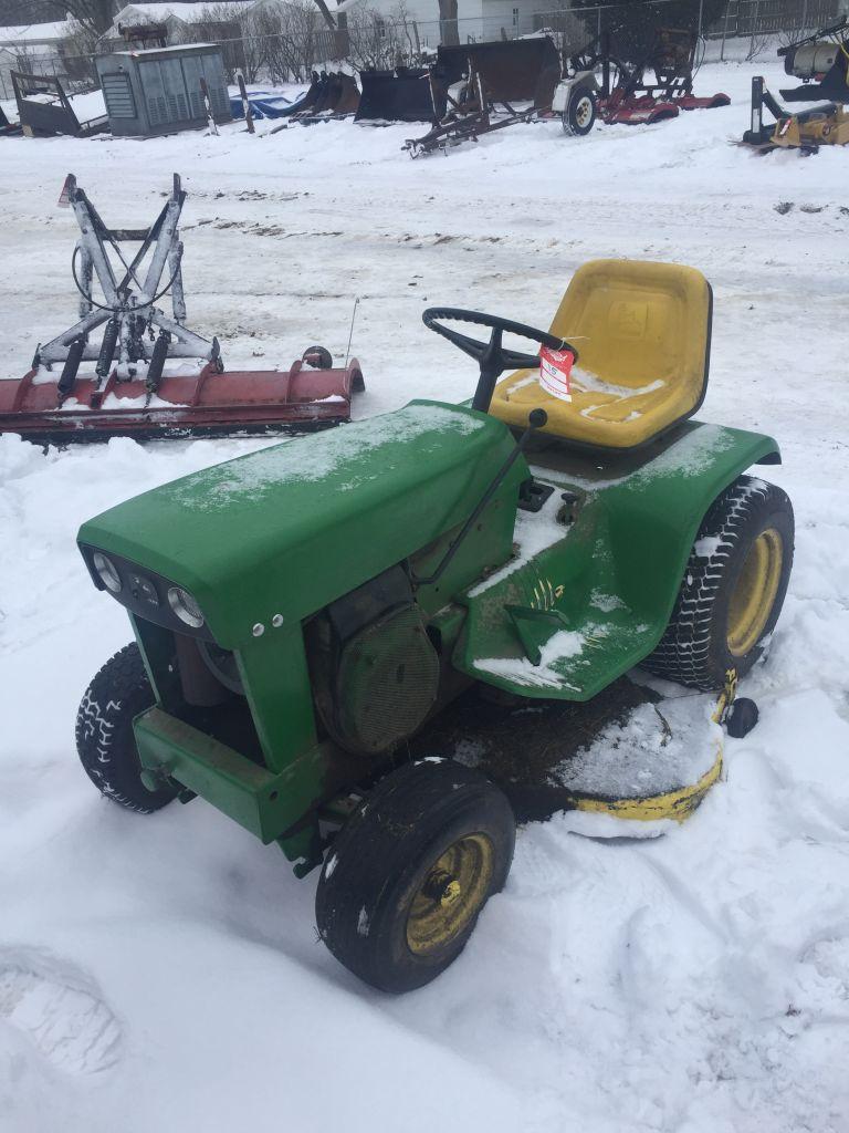 JOHN DEERE 112 RIDING LAWN MOWER, 12HP, 48'' CUT, RUNS BUT SMOKES AND USES