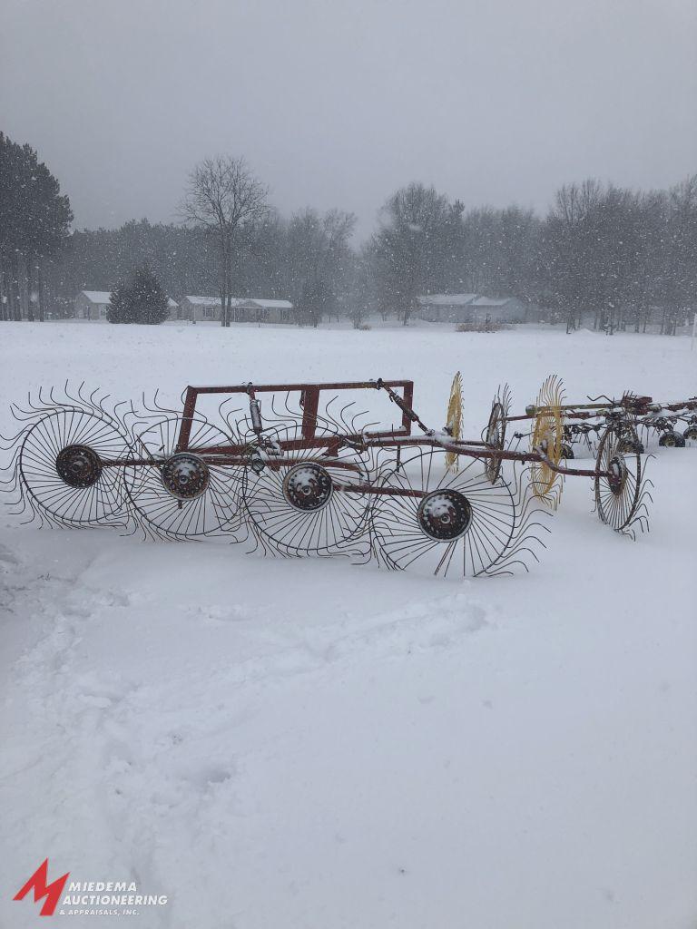 VICON HAY RAKE, 8-54'' REELS, 3 PT, [SOME REELS HAVE DAMAGE]