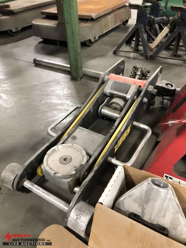 JEGS FLOOR JACK NEEDS REPAIR PARTS INCLUDED AND JACK STANDS (4)