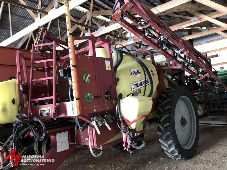 HARDI COMMANDER CM750 SPRAYER, 60' BOOM, 750 GALLON POLY TANK, PTO PUMP, RINSE TANK, 4 SECTION