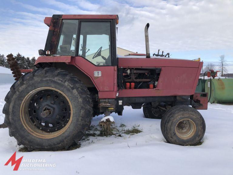 INTERNATIONAL HARVESTER 5288 TRACTOR, 1983,  DIESEL, CAB, 2 WD, 3PT, PTO, 2 HYDRAULIC OUTLETS, 20.8-