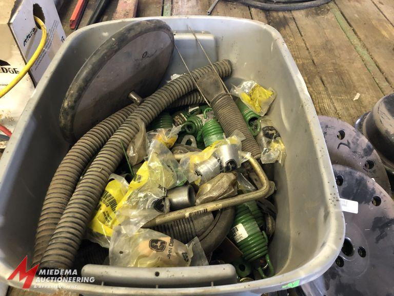 ASSORTED JOHN DEERE CORN PLANTER AND GRAIN MILL PARTS AND COMPONENTS, MANY APPEAR TO BE NEW UNUSED P