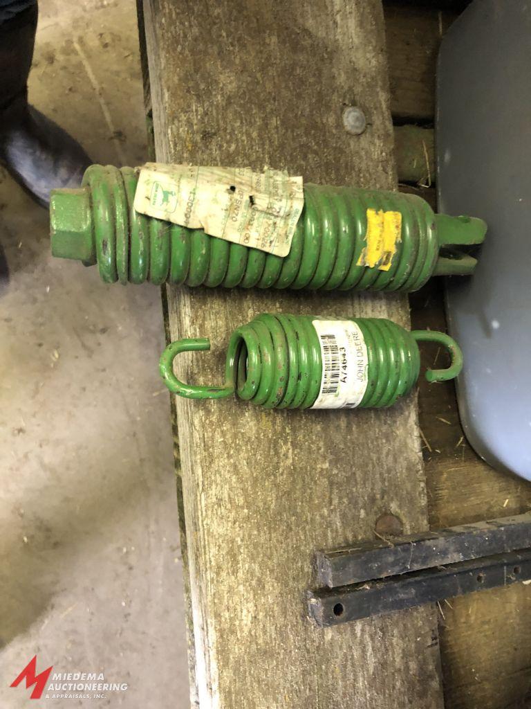 ASSORTED JOHN DEERE CORN PLANTER AND GRAIN MILL PARTS AND COMPONENTS, MANY APPEAR TO BE NEW UNUSED P