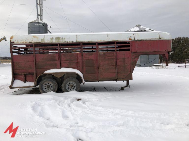 1985 GOOSENECK LIVESTOCK TRAILER, 16' LENGTH, 2XL, STL, 3300LBS, VIN 10559