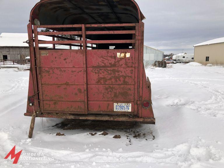 1985 GOOSENECK LIVESTOCK TRAILER, 16' LENGTH, 2XL, STL, 3300LBS, VIN 10559