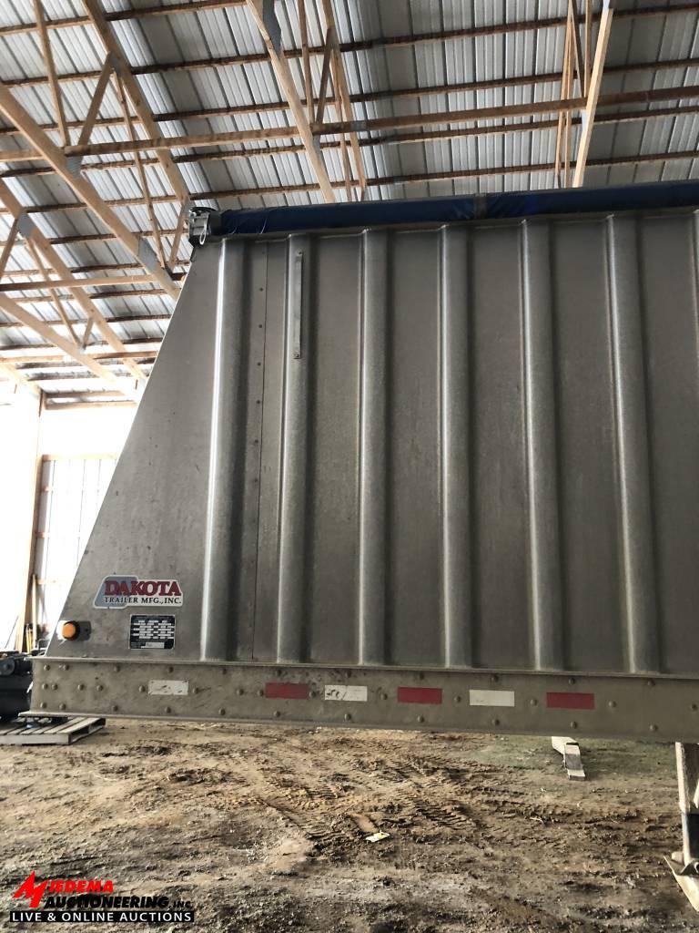 2010 DAKOTA GRAIN TRAILER, TANDEM AXLE, 34', ALUMINUM, WITH ROLL TARP