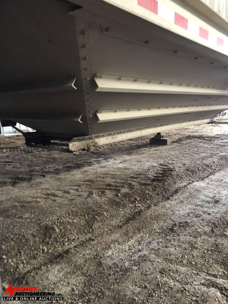 2010 DAKOTA GRAIN TRAILER, TANDEM AXLE, 34', ALUMINUM, WITH ROLL TARP