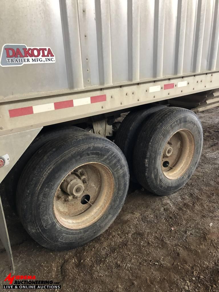 2010 DAKOTA GRAIN TRAILER, TANDEM AXLE, 34', ALUMINUM, WITH ROLL TARP