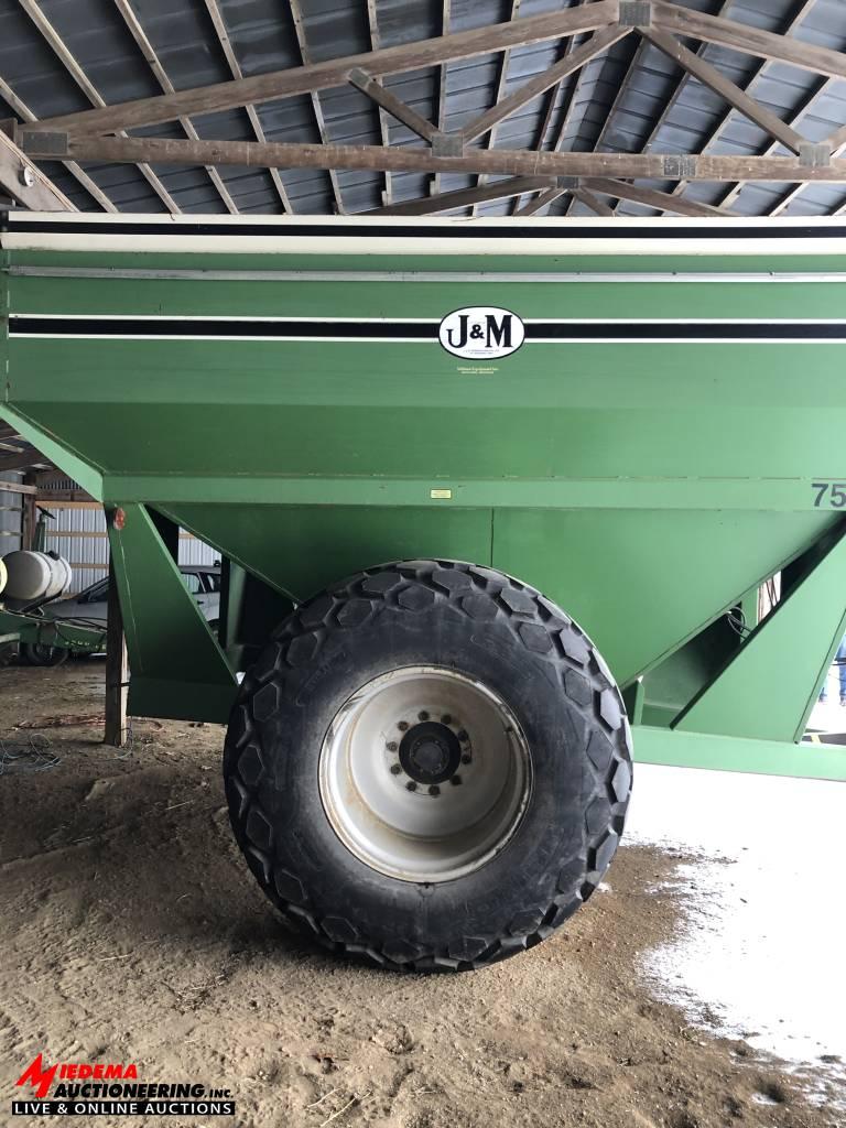 J&M 750 GRAIN CART, 30.5 LR32, WITH ROLL TARP