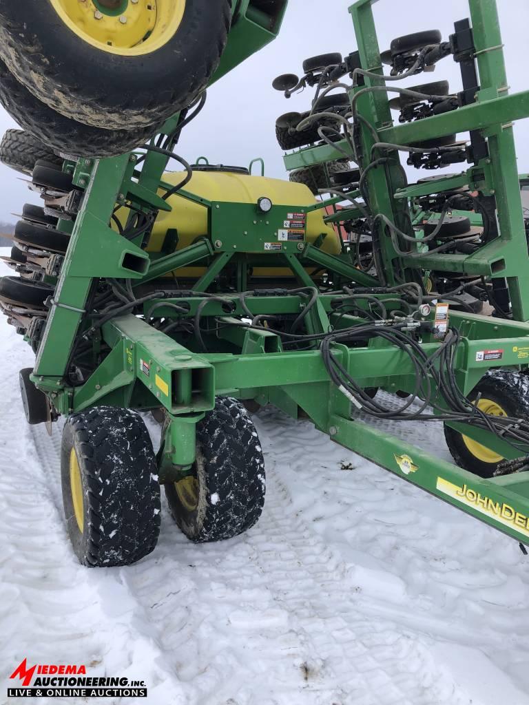 JOHN DEERE 1890 AIR SEEDER, 30', 7.5'' SPACING, CCS SEED METERING, SN: A018905705