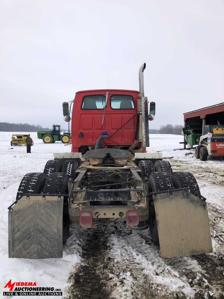 1999 STERLING SEMI TRACTOR, TANDEM AXLE, CUMMINS N14 DIESEL, EATON FULLER 10 SPEED TRANS, 306,000 MI