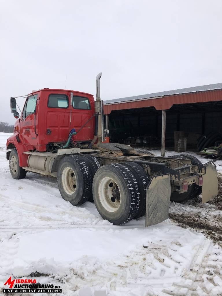 1999 STERLING SEMI TRACTOR, TANDEM AXLE, CUMMINS N14 DIESEL, EATON FULLER 10 SPEED TRANS, 306,000 MI