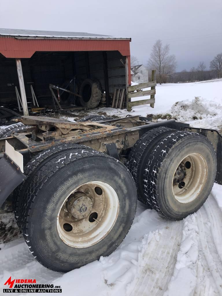 1999 STERLING SEMI TRACTOR, TANDEM AXLE, CUMMINS N14 DIESEL, EATON FULLER 10 SPEED TRANS, 306,000 MI