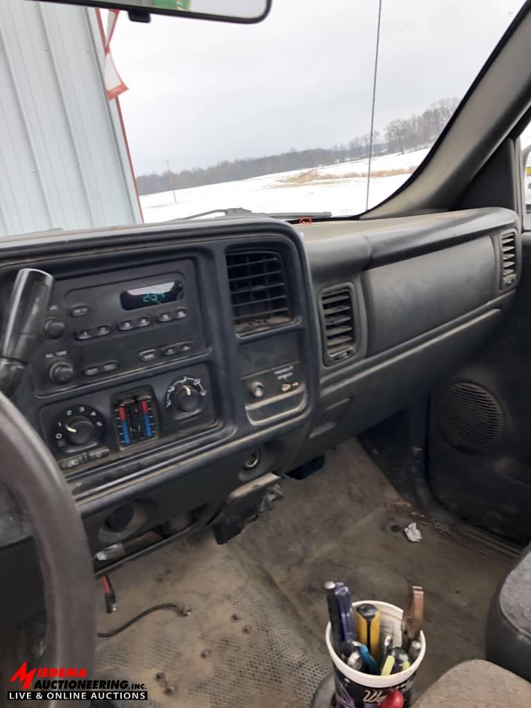 2004 CHEVY 2500HD, 4WD PICK UP, 6.0L V-8 GAS ENGINE, 160,000 MILES, REGULAR CAB, LONG BED, VIN:1GCHK