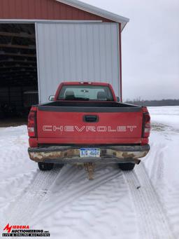 2004 CHEVY 2500HD, 4WD PICK UP, 6.0L V-8 GAS ENGINE, 160,000 MILES, REGULAR CAB, LONG BED, VIN:1GCHK