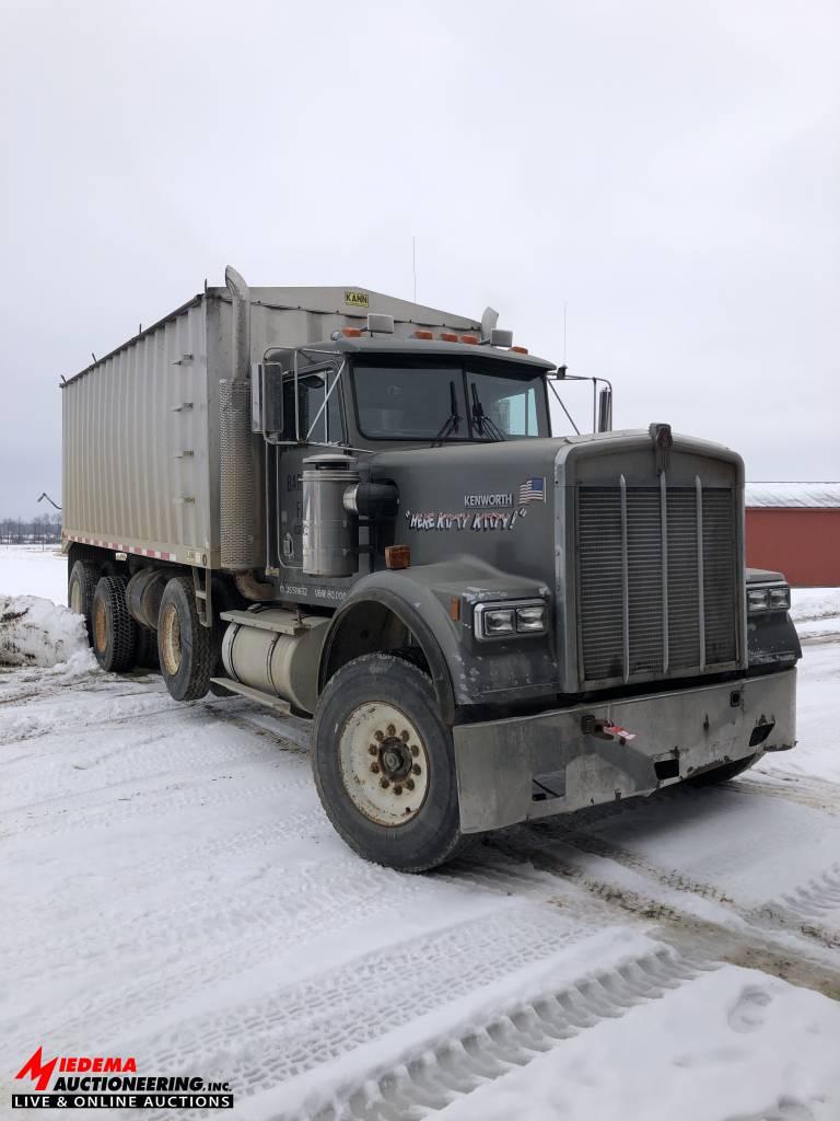 1988 KENWORTH GRAIN TRUCK, TANDEM AXLE, 22' ALUMINUM BOX WITH TARP, CAT 3406 DIESEL, 10 SPEED TRANSM