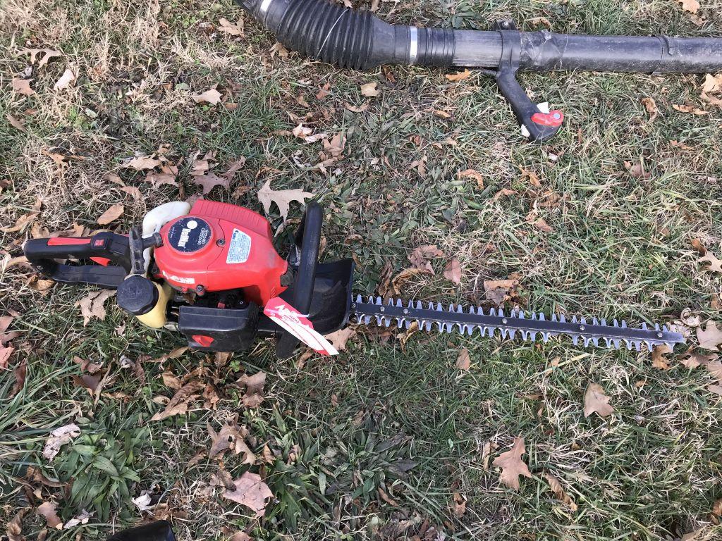 REDMAX HTZ2460 HEDGE TRIMMER, GAS