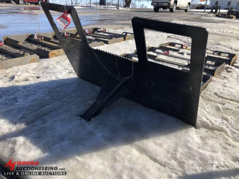SKID STEER TRAILER MOVER ATTACHMENT