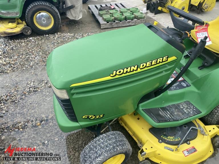 1999 JOHN DEERE GT235 RIDING MOWER, 48'' CONVERTIBLE DECK, 18-HP V-TWIN OHV ENGINE, 3-152102