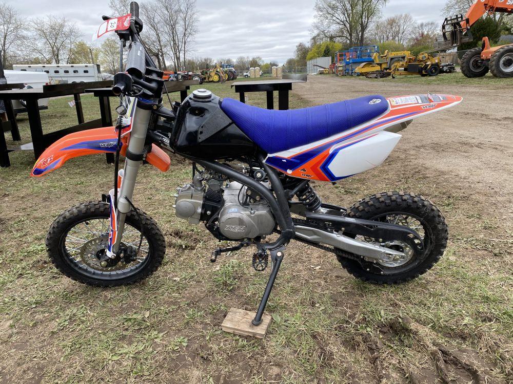 2020 XINGYUE RFZ DIRT BIKE, RUNS BUT WAS TIPPED OVER, KEY IS BROKE AND CLUTCH HANDLE IS BROKEN, VIN: