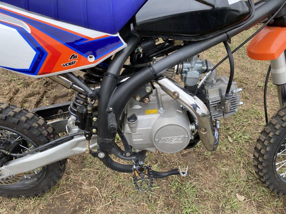 2020 XINGYUE RFZ DIRT BIKE, RUNS BUT WAS TIPPED OVER, KEY IS BROKE AND CLUTCH HANDLE IS BROKEN, VIN: